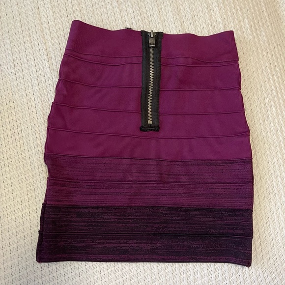 Guess- Ombré body-con mini skirt with big zipper - Picture 2 of 2